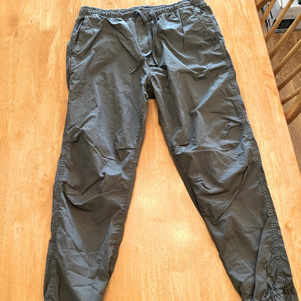 American Eagle Next Level Flex Grey Khaki-style Joggers • Size M